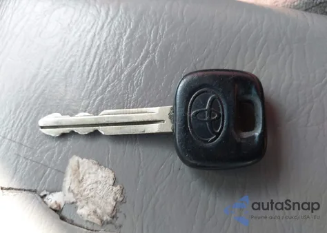 2003 Toyota Corolla Le z USA, uszkodzony, nr VIN 2T1BR32E53C041727